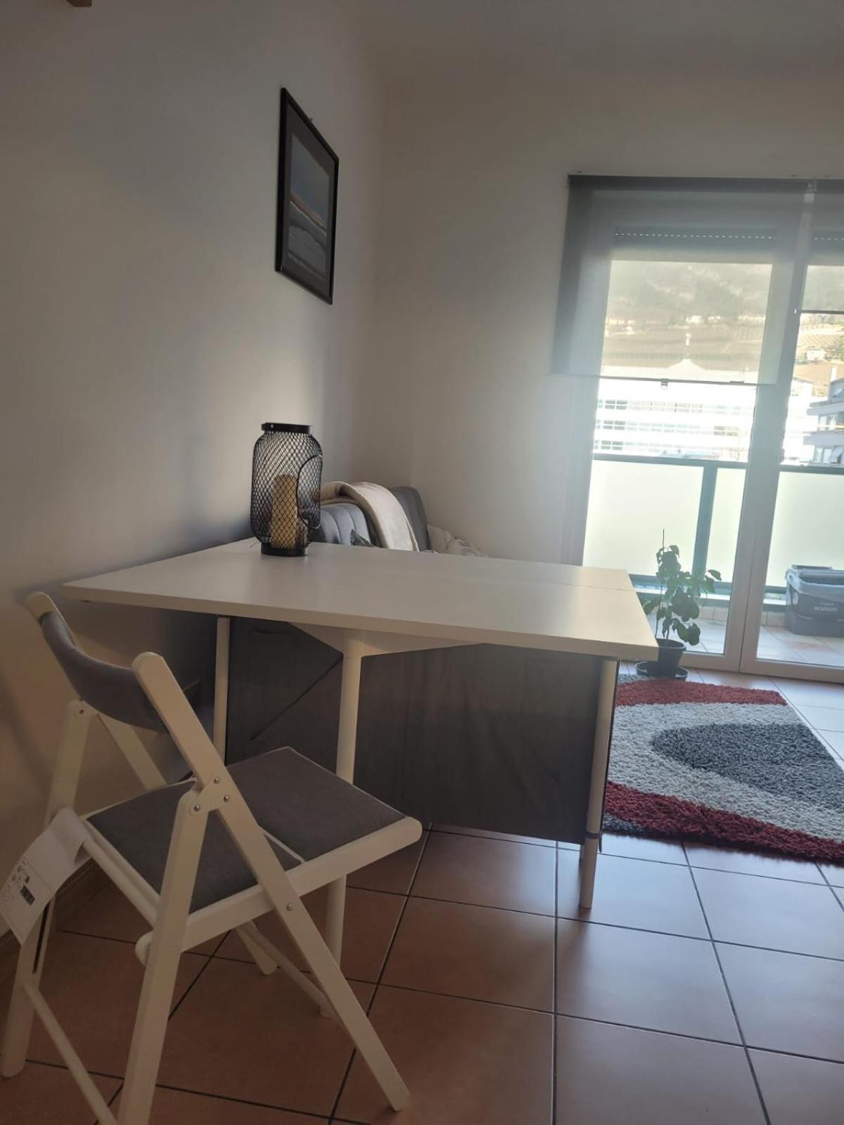 Apartment Flat Lemon *